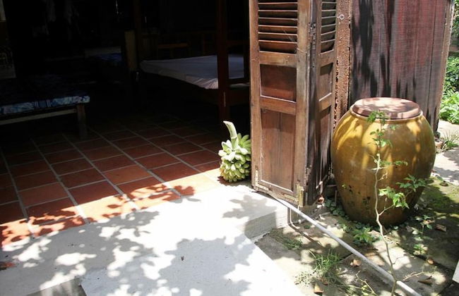 Peaceful Homestay in the Middle of Fruit Garden - Room With Four Double Beds - Foto 19
