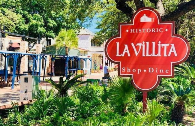 Chic Downtown Farmhouse With Garden and BBQ Grill - Foto 8