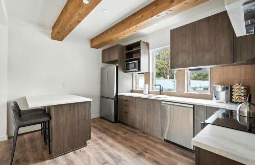 Kerns 6BR - New Spanish Style Group Stay - Photo 34