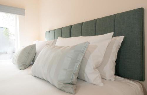 The Wellington - Stylish 3-Bedroom House, Sleeps 8, Ideal for Professionals - Photo 40