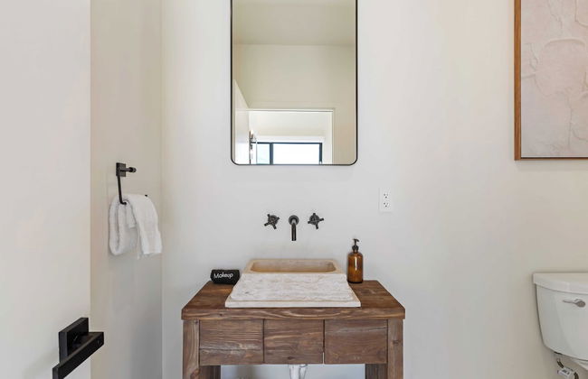 Private Pool, Hot Tub, Firepit Modern Oasis Blue Mirage by Avantstay - Foto 27