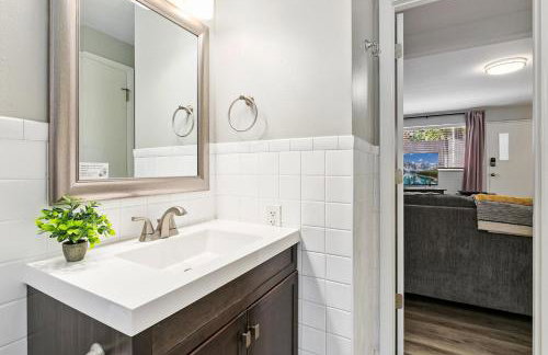 Hip & Urban Condo near the Heart of Old Town - Foto 18