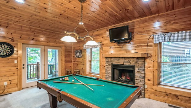 Summit View Way Resort Cabin w Hot Tub Deck w Views Pool Table - Foto 2, Habitación
