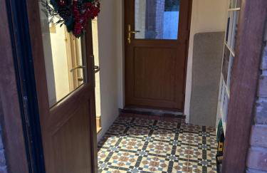 New city flat, 3 x double bed en-suite bedrooms, private kitchen & lounge, free private parking & own workspaces - Foto 13