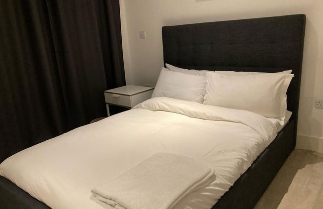 Phoenix 2 Bedroom Apartment in london - Photo 6