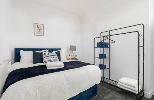 Entire 4 Bedroom house in Bootle Liverpool-Ideal for contractors, family and group-Free Parking & Free internet-Sleeps 7 - Foto 4