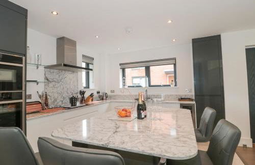 Agua de Plata, 16 Wakeling Island, Silverlake - Photo 7