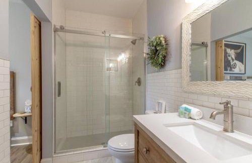 Music City Charmer Tons of Beds Thirty Day Minimum - Foto 9