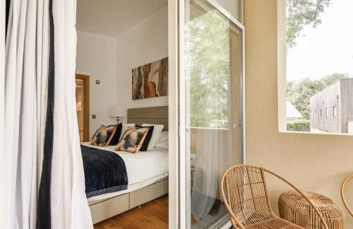 Modern contemporary home in beautiful setting - Foto 62