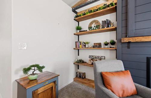 Modern Cabin Vibes, Vaulted ceilings, Sleeps 8! - Foto 7