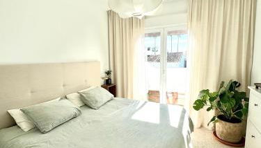 Townhouse w/sea view & garden - Photo 2