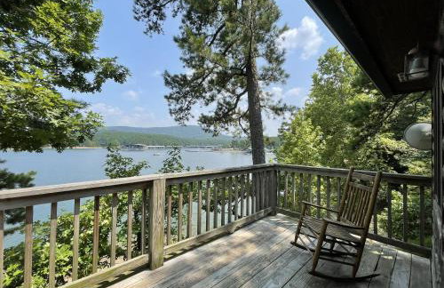 C18, Two bedroom, two bath log-sided loft Harbor North luxury loft cottage with hot tub cottage - Foto 3