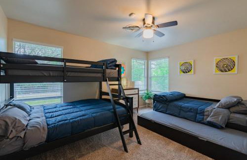 Texas Vacation Home, Game Room & POOL by Sixflags - Foto 30