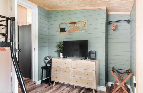 Mountain View Bungalow Near Breweries, Trails, Pool and Waterfalls - Foto 14