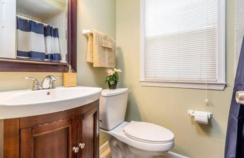 Cozy House 10min to Monuments and DC by CozySuites - Foto 15