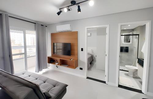 Apto com lazer completo, piscina, ar, mercadinho e pet friendly a 1 min da praia - Photo 5