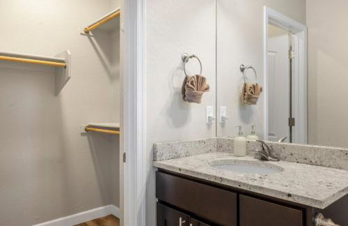 Mountain Peaks Getaway 4BR4BA Pet-Friendly Central AC Near Downtown Trails - Foto 11