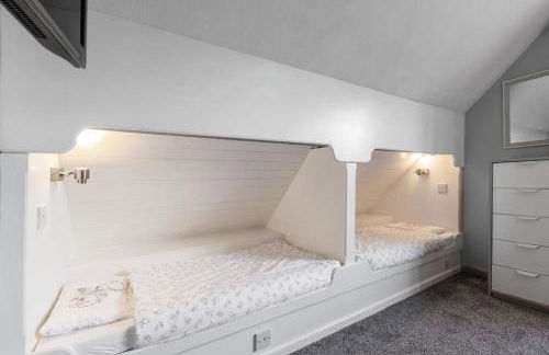 City home with parking and garden- pet friendly - Photo 8