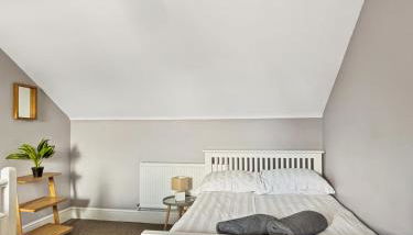 Amaya Five - Newly renovated - Very spacious - Sleeps 6 - Walking distance to town centre - Grantham - Free Gym Access - Foto 1