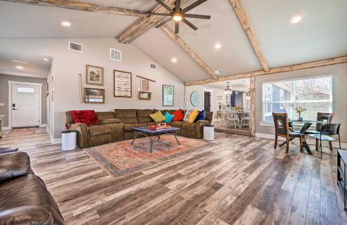 Lakefront Fort Towson Home Private Dock and 3 Decks - Foto 4