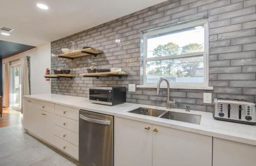 4-BD Mid-Modern Century with Firepit & Playground - Foto 15