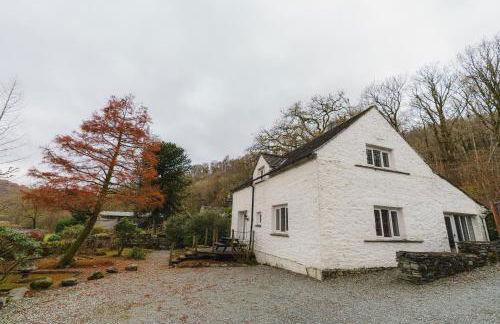 Half Way House, Clappersgate, sleeps 8 - Foto 6