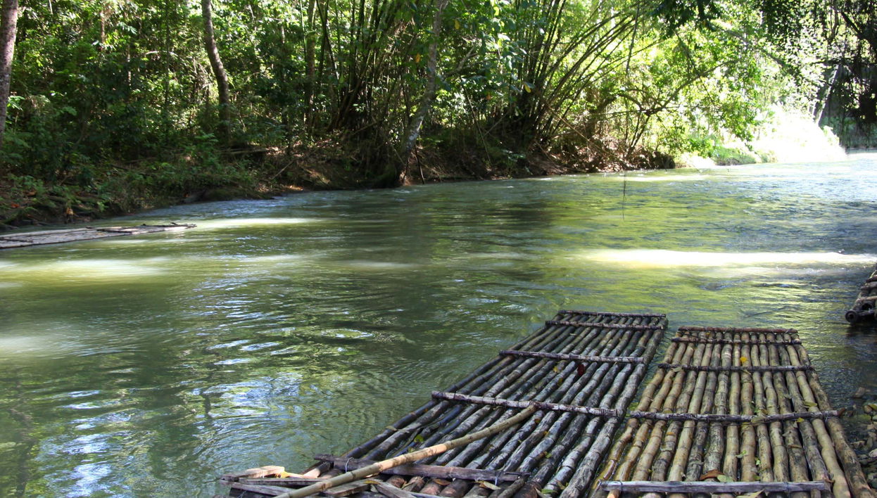 Paseo en balsa de bambú por Quimbaya