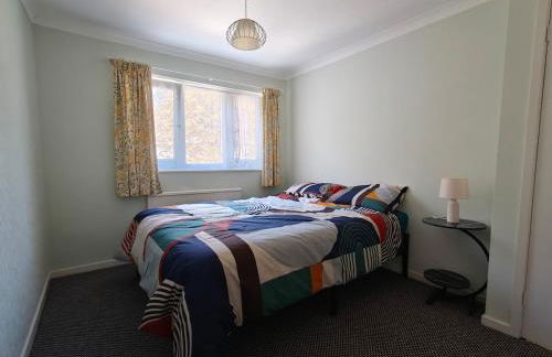 Timeless 2 Bedroom Townhouse Near The City Centre With Drive Parking - Photo 17