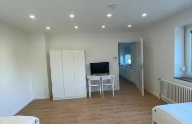 Kernsaniertes Monteurhaus mit 2 Apartments in Wirges - Foto 15