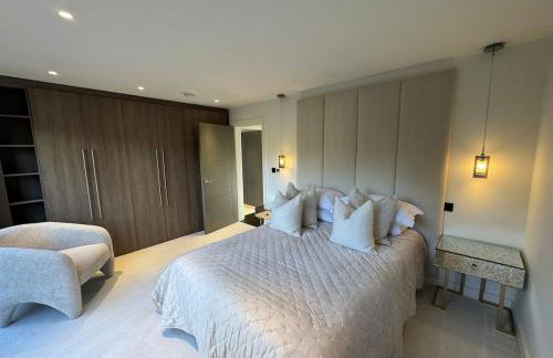 Luxury Villa - Hot Tub - Exclusive Offers - Amar Luxury Stays - Photo 21