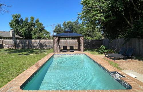 Luxury 4BR Oasis with Pool, Hot Tub & Game Room! - Foto 33