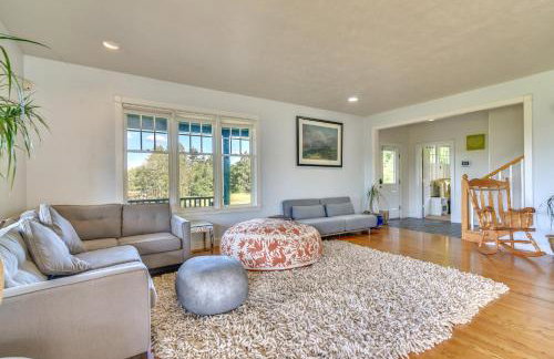 Rainier Home on 20 Acres with Blueberry Farm! - Foto 4