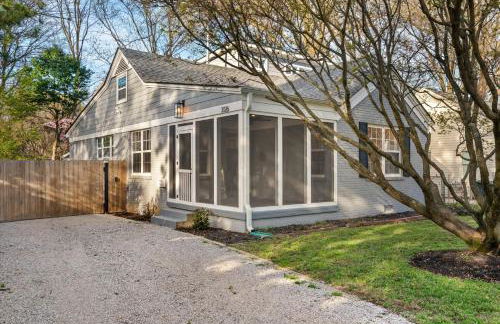 Hot Tub & Pool Table Mins to Beale Renovated - Foto 44