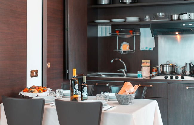 Tastefully Furnished Apartment Near the Sea - Photo 25