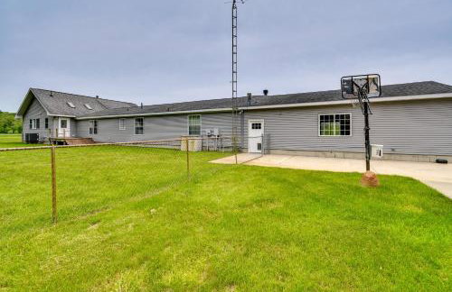 The Country House - Kalkaska Retreat with Fire Pit - Foto 31