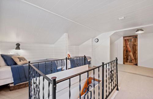 Modern Lux Cabin w Mtn Views and Fire Pit - Foto 37