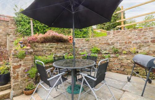 Courtyard Cottage - Photo 17