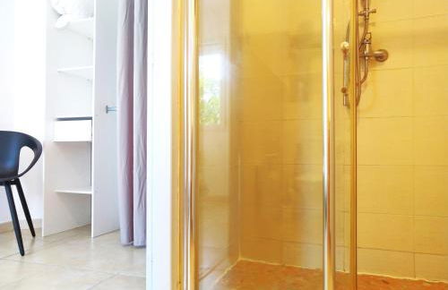 Le Parc Jean Édouard - Spa avec jacuzzi privé - Superbe villa 4 chambres - 9 couchages - 6 lits - Poêle - Parking - Climatisation réversible- Terrasse ombragée et grand jardin - Foto 44