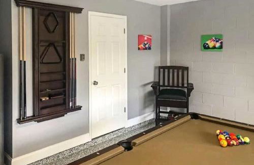 Luxury Retreat with 2 Master Suites Pool & Hot Tub BBQ Pool Table 2 Miles Disney - Foto 29