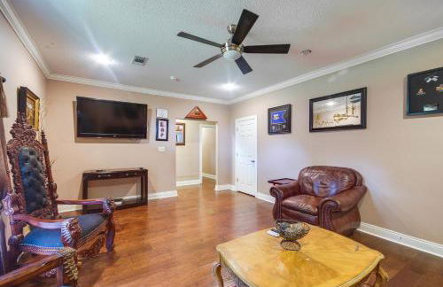 Homey Greenwood Getaway with Patio and Backyard - Foto 4