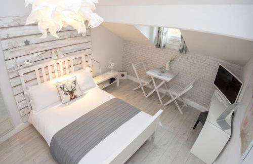 James' Place at Dowlais - Photo 9