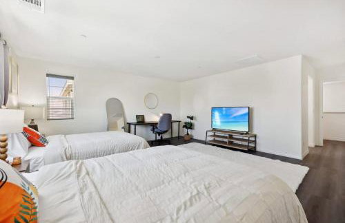 Entire Private Home with 5 Bedrooms 3 Bathrooms, 3000 sqft, Gated Yard, Garage, Nice View, Available Now - Foto 9