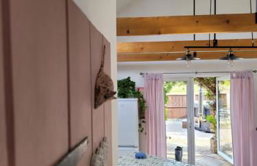 Oak Cottage with private log fired hot tub - Foto 8