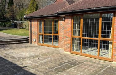 Private Five Bedroom Bungalow in Chertsey - Foto 19