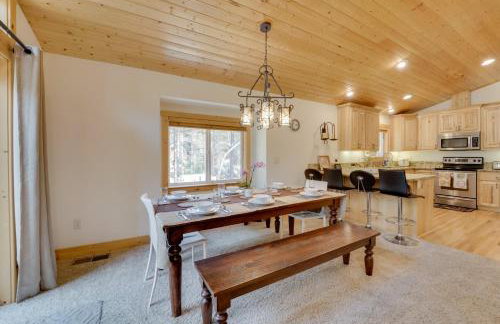 Near Donner Lake and Skiing Soda Springs Cabin! - Foto 9