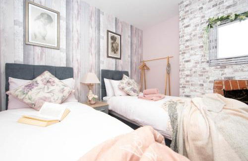 Cosy 3 Bedroom House - Private & Central - Ultra WiFi - Foto 8