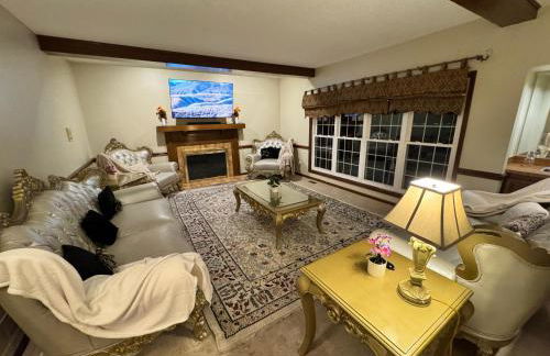 Luxury 5BR Estate: Media Room & Golf | Sleeps 14 - Foto 1