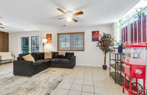 6BD Near DT - BBQ Grill, Games & Football Fun - Photo 57