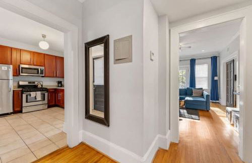 Vibrant and Cozy 2BR near Uptown with Balcony - Foto 10