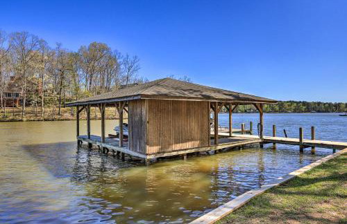 Lakefront Eatonton Home Boat Dock and Fire Pit - Foto 37
